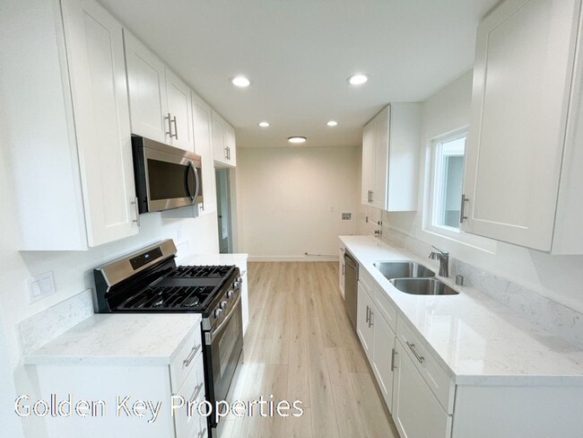 Building Photo - Beautifully remodeled property located in ...