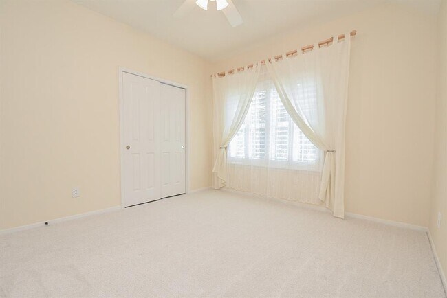Building Photo - 158 W Sundance Cir