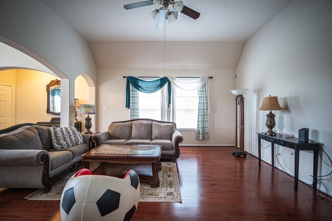 Building Photo - 4138 Falvel Shadow Creek Dr