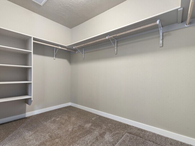 Building Photo - 7807 S Dewberry Way