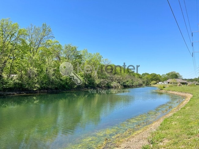 Building Photo - 2758 Waterhaven Dr