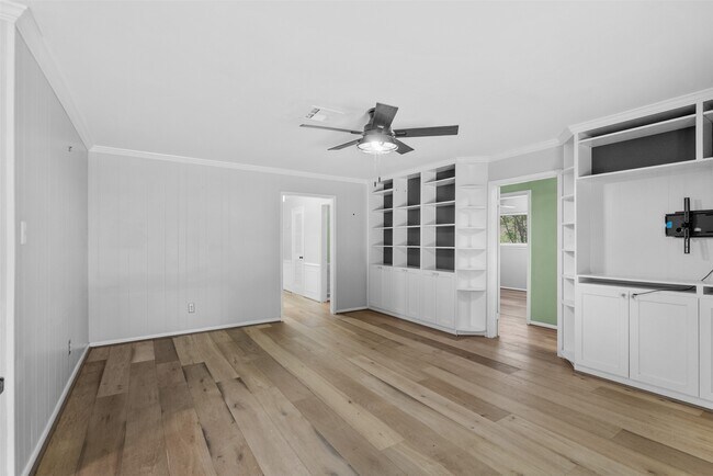 Building Photo - 5019 Oak Forest Dr