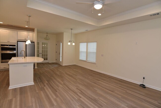 Building Photo - Charming Town Home Available