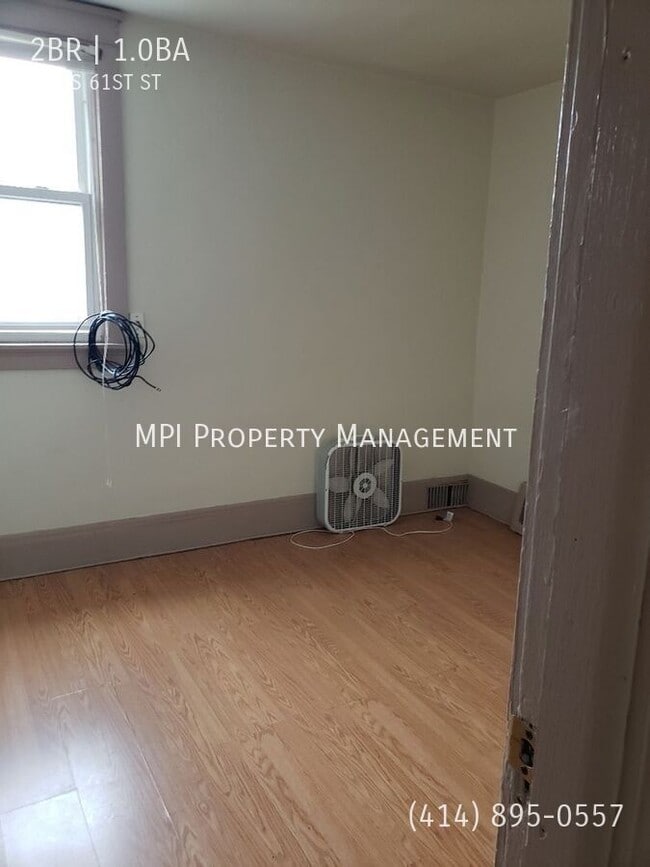 Building Photo - 226 S 61ST St