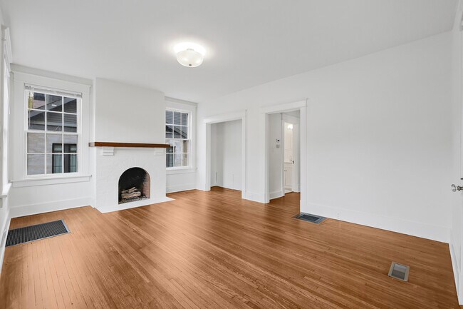 Building Photo - 1711 Primrose Ave