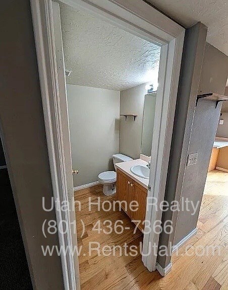 Building Photo - Orem Townhome