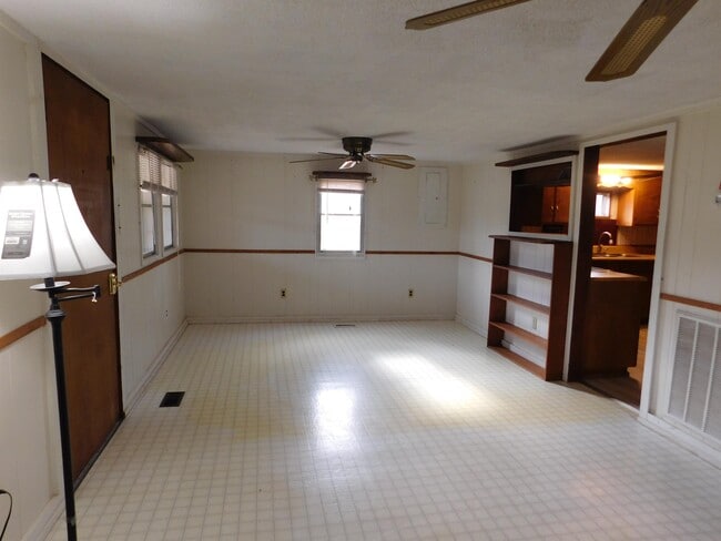 Building Photo - 113 Buck St