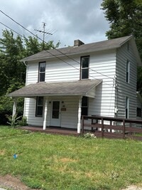 Building Photo - 2 Bdrm 1st Floor Bath Secluded Yard