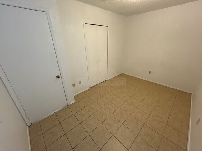 Building Photo - 1801 Lea Ann Dr