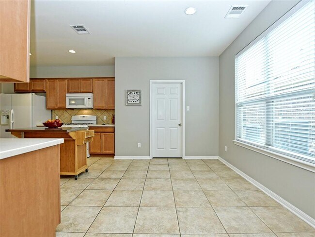 Building Photo - 4228 Rolling Water Dr