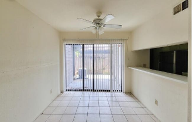 Building Photo - 2 Bed 2.5 Bath