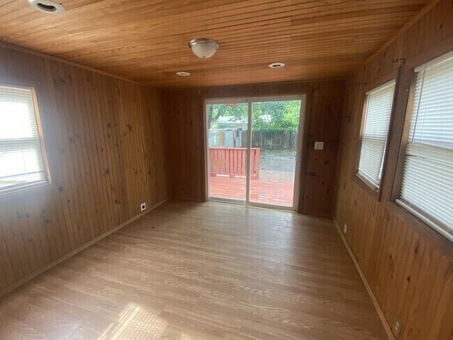 Building Photo - 210 Edgemoor St