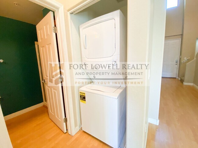 Building Photo - Two bedrooms, 2 Bathrooms 1,288 Sq. Ft. Plus 2 Car Garage in Phoenix AZ 85004