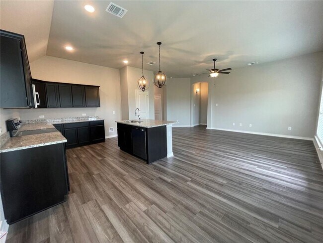 Building Photo - 806 Hollyhock Dr