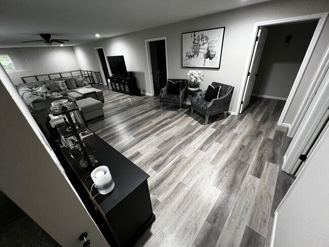 Building Photo - beautiful updated large home