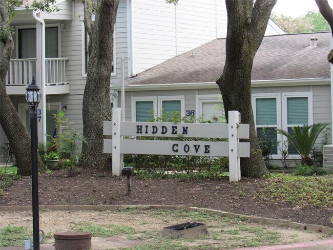 Primary Photo - 32 Hideaway Dr