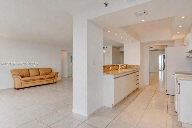 Building Photo - 4000 Towerside Terrace