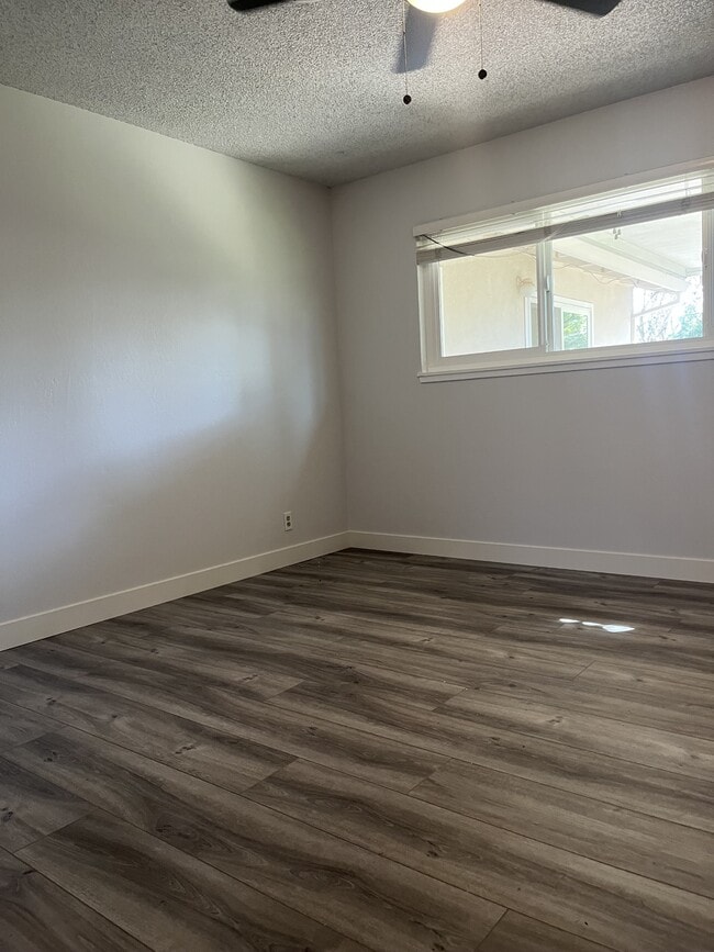 Building Photo - 1094 Tara Ct