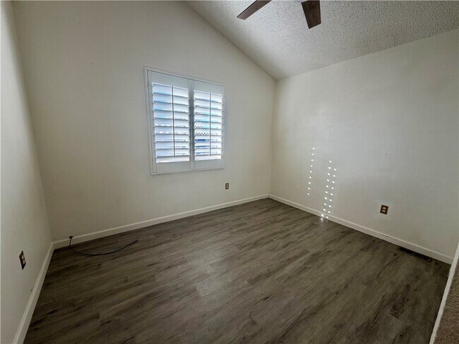 Building Photo - 1660 Kyle Ave