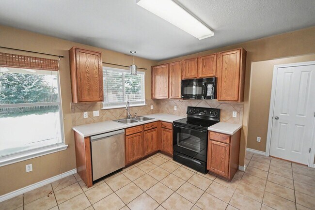 Building Photo - Spacious Cibolo Home Near Steele High School - Realtor Commission: $500
