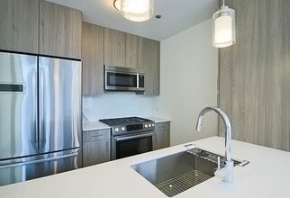 Building Photo - 464 N Park Dr