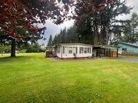 Building Photo - Quiet 2 bedroom home