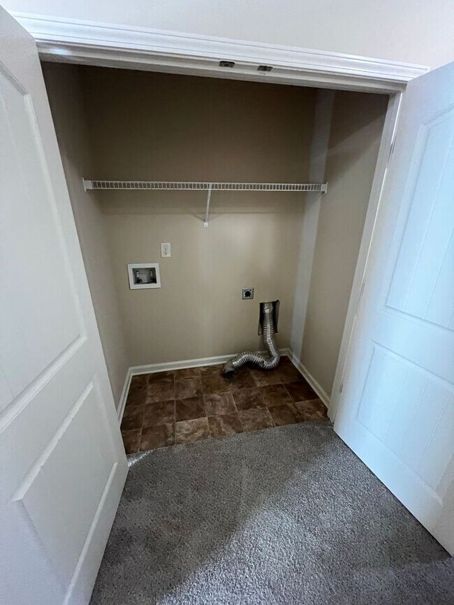 Building Photo - Beautiful 3-Bedroom, 2.5-Bath Home in Established Community!