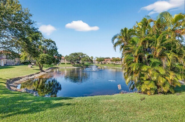 Building Photo - 908 Twin Lakes Dr