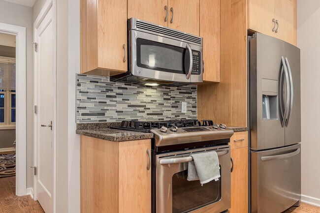 Building Photo - 190 E Gay St