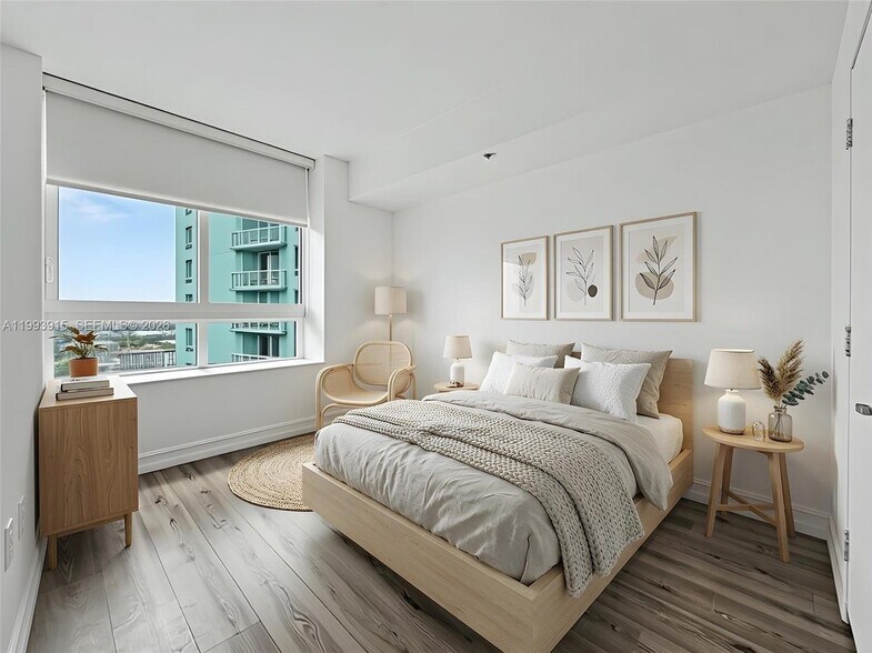 Building Photo - 1900 N Bayshore Dr