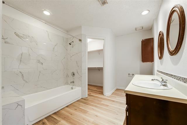 Building Photo - 325 Teakwood Ln