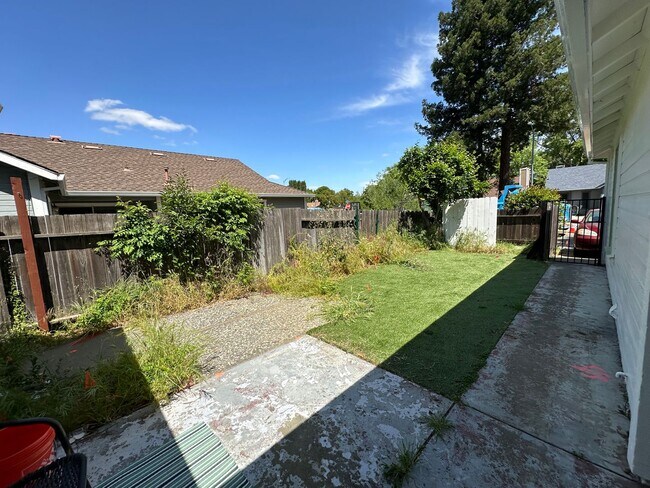Building Photo - Lovely Cul-de-Sac Home in Davis – Close to Parks & Amenities
