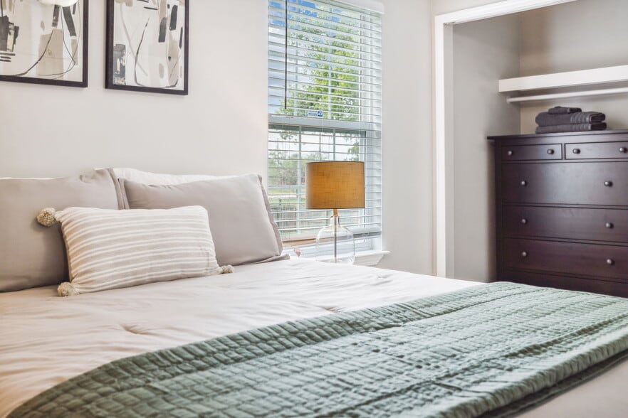 Building Photo - 226 Treutland Ave