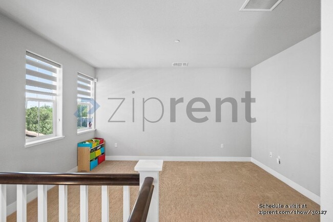 Building Photo - Unit