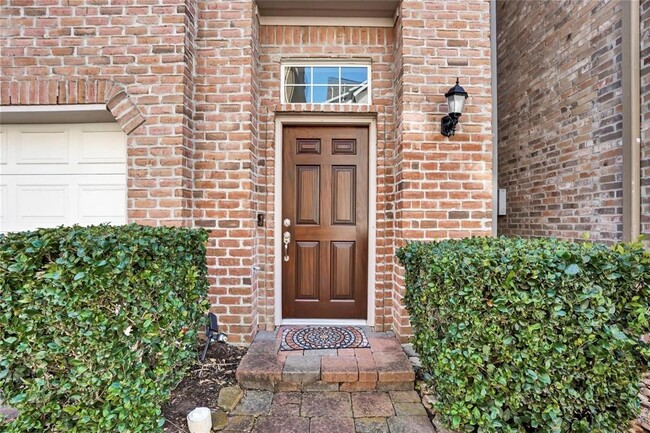 Building Photo - 2615 Cheshire Oaks Dr