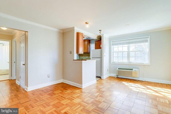 Building Photo - 1716 W Abingdon Dr