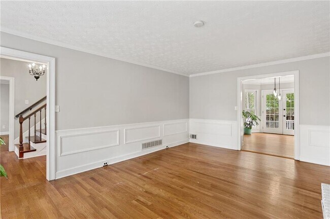 Building Photo - 632 Holt Rd NE