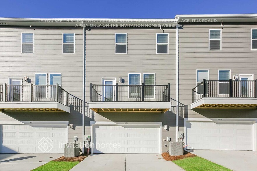 Building Photo - 8032 Roest Ln
