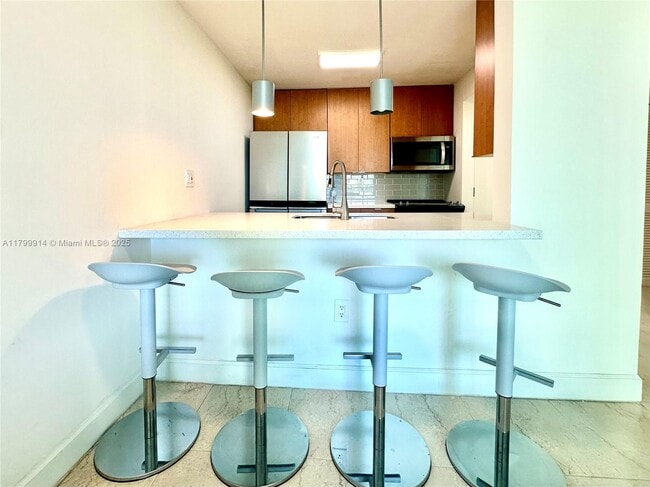 Building Photo - 1550 Brickell Ave