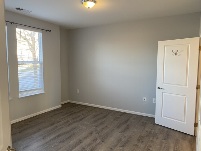 Master Bedroom - 2665 Prosperity Ave