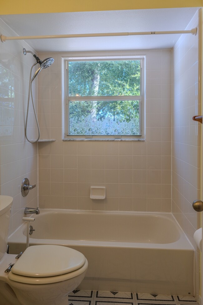 Building Photo - 1011 Shayler Ave