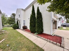 Building Photo - Perry Township 3 bedroom 2.5 bathroom