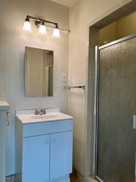 Building Photo - 1466 Cardiff Ave