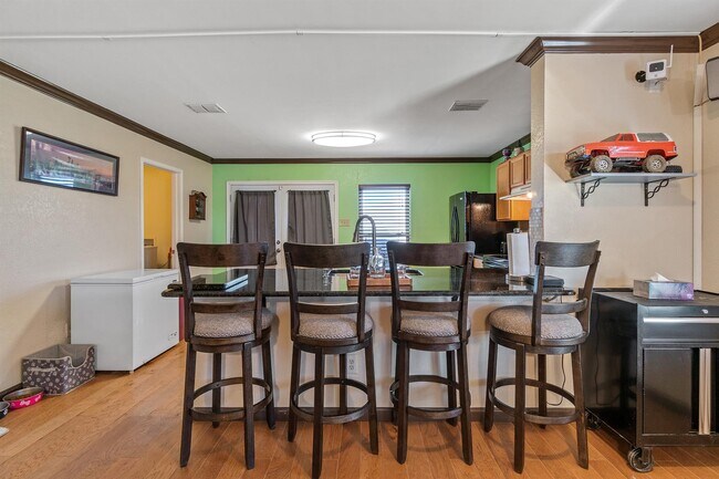 Building Photo - 120 Live Oak Ln