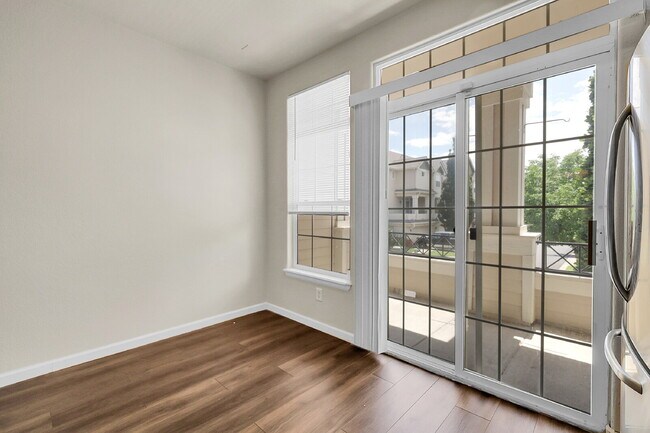 Building Photo - $2,695- 3 Bed, 3 Bath Updated Townhouse wi...