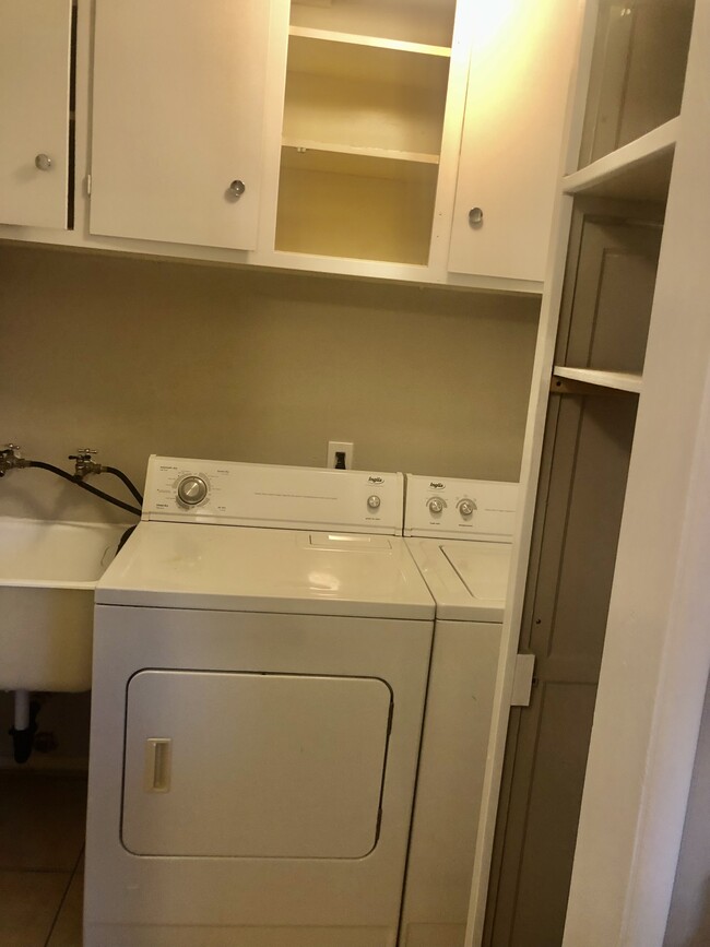 in- unit laundry room - 603 9th St