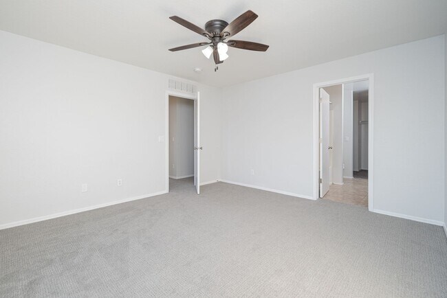 Building Photo - 4 bed, 2.5 bath, 2,251 sqft