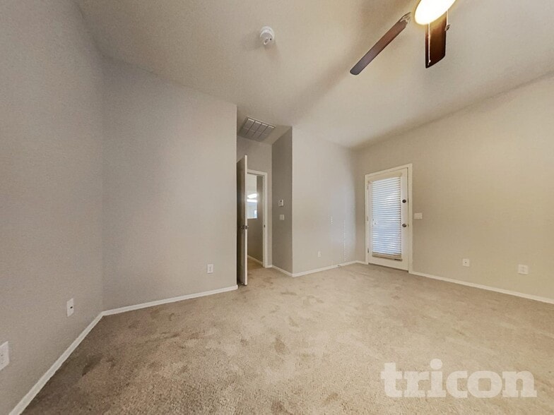 Building Photo - 45209 Miraflores St