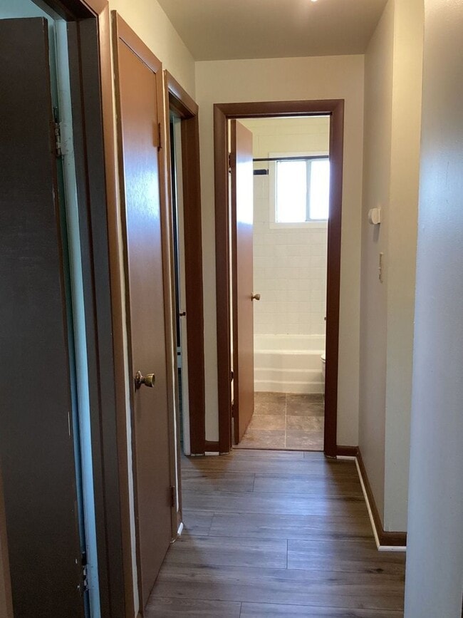 Building Photo - Charming and Well-Maintained 3-Bedroom Dup...