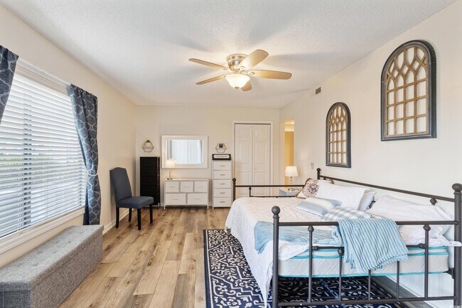 Building Photo - 4242 Pinehurst Cir